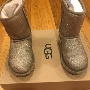 Little girls Ugg shimmer boots